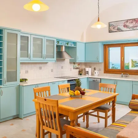 Hébergement de vacances Helena Santorini- Private Plunge Pool & Bbq Mesariá