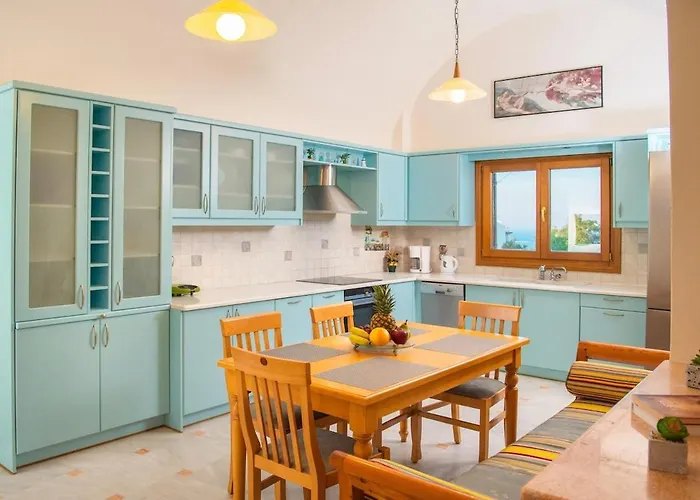 Hébergement de vacances Helena Santorini- Private Plunge Pool & Bbq Mesariá