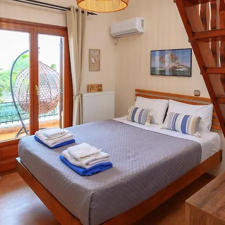 Helena Santorini- Private Plunge Pool & Bbq Mesariá