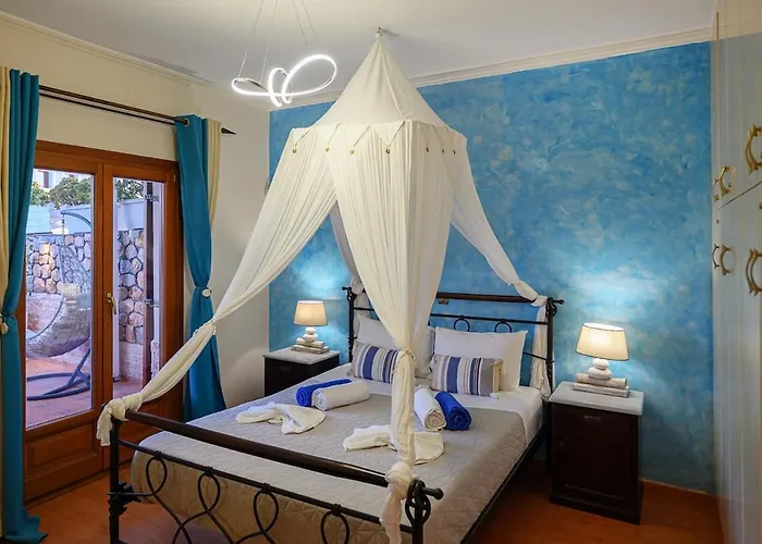 Helena Santorini- Private Plunge Pool & Bbq بيت للعطل *